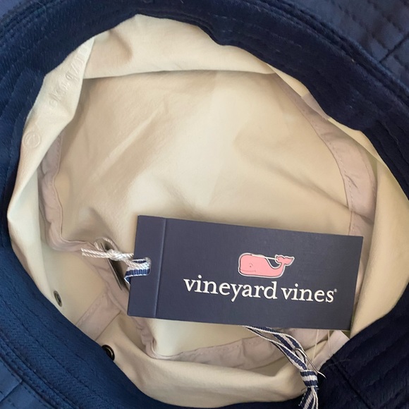 Vineyard Vines Beige and Navy OTG Bucket Hat Size M/L NWT - Picture 3 of 7